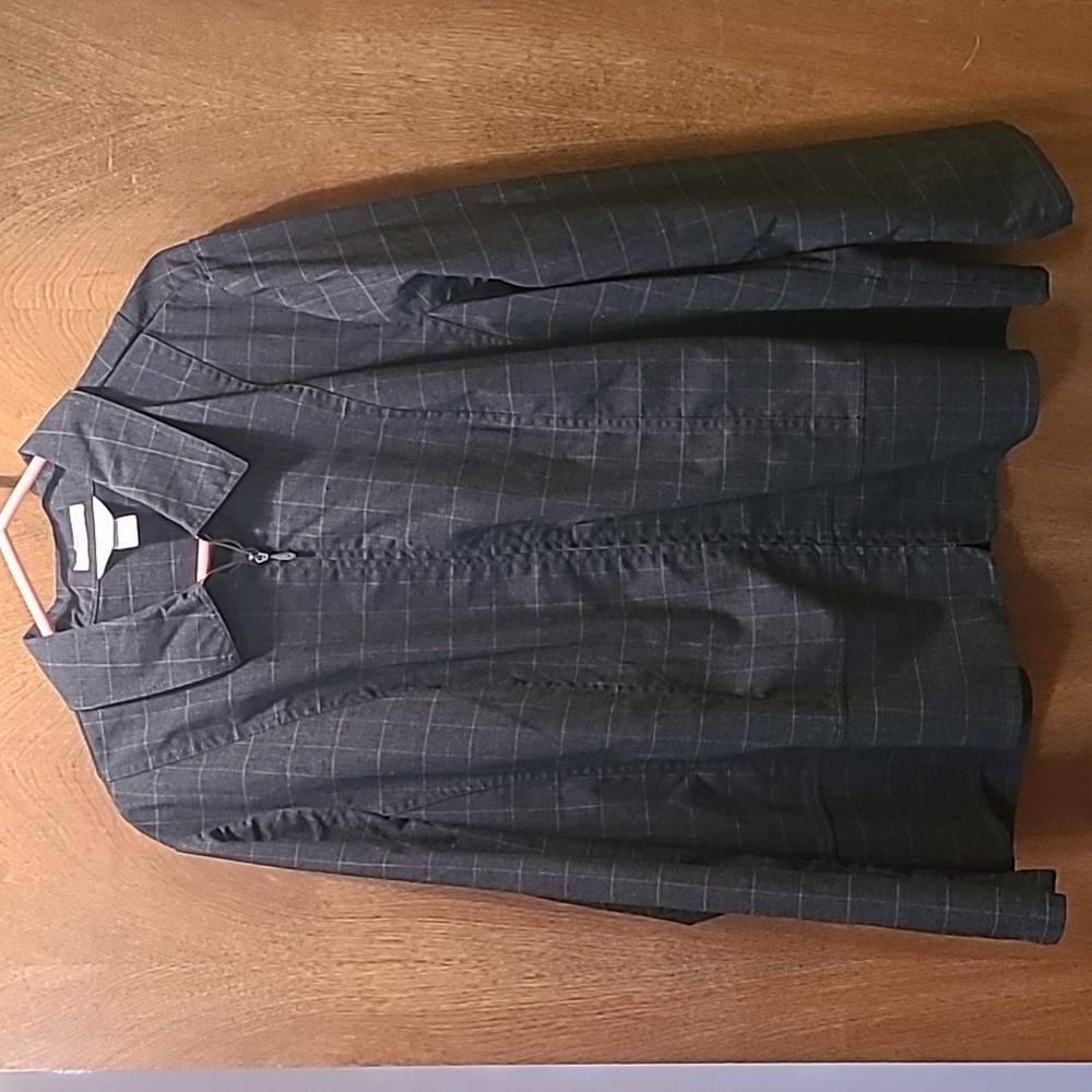 Zippered light weight jacket